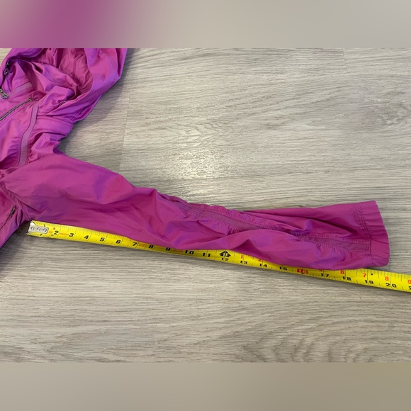 LULULEMON Pink Zip Up Windbreaker Jacket w/ packable hood & ponytail hole Sz 4 - Picture 14 of 15